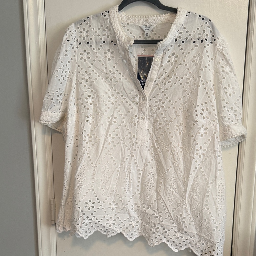 crown & ivy White Eyelet Broderie Anglaise Split-Neck Top